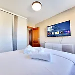 Enjoy House With Large Pool & Jacuzzi Villa