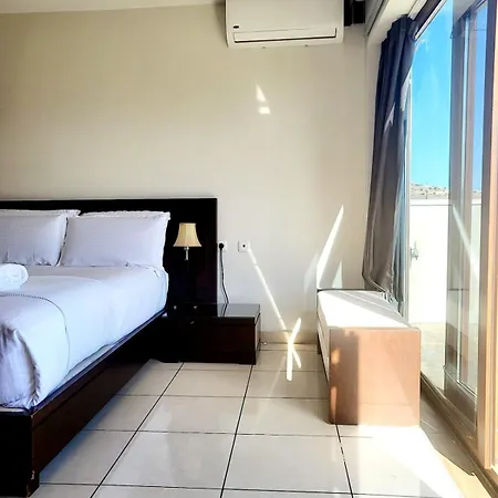 Enjoy House With Large Pool & Jacuzzi