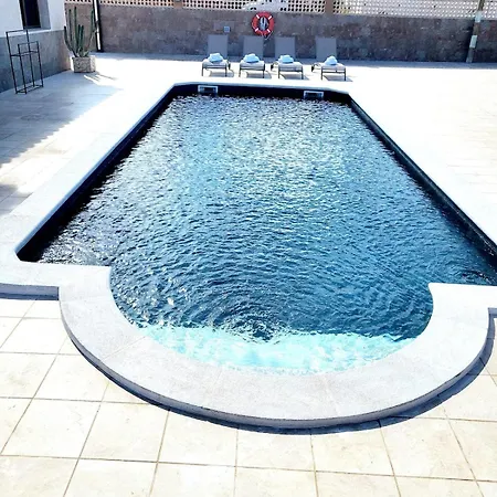 Enjoy House With Large Pool & Jacuzzi Вилла