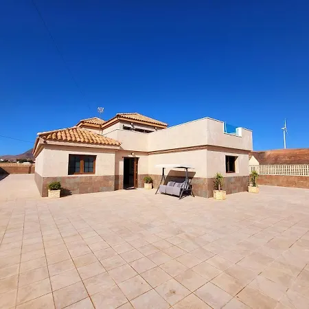 Enjoy House With Large Pool & Jacuzzi Лос-Эстанкос