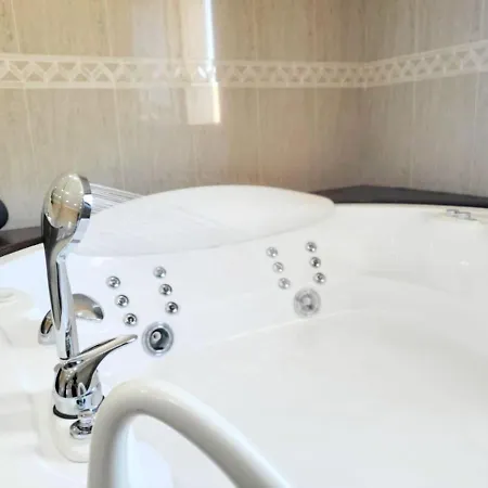 Enjoy House With Large Pool & Jacuzzi Villa