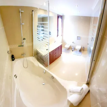 Villa Enjoy House With Large Pool & Jacuzzi *