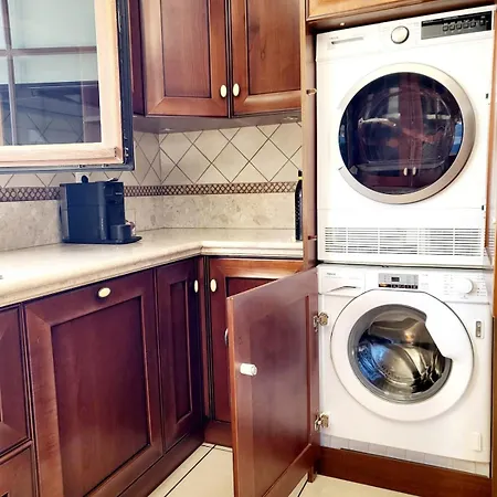 Вилла Enjoy House With Large Pool & Jacuzzi