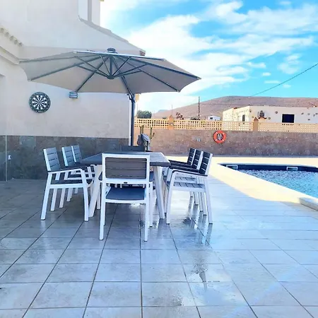 Enjoy House With Large Pool & Jacuzzi