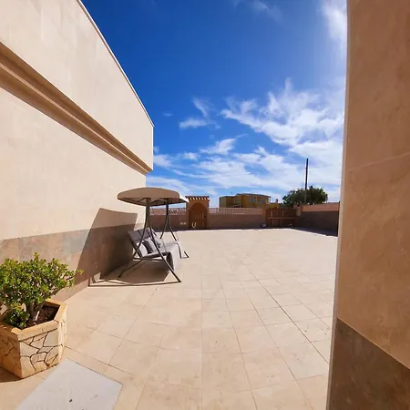 Enjoy House With Large Pool & Jacuzzi Лос-Эстанкос