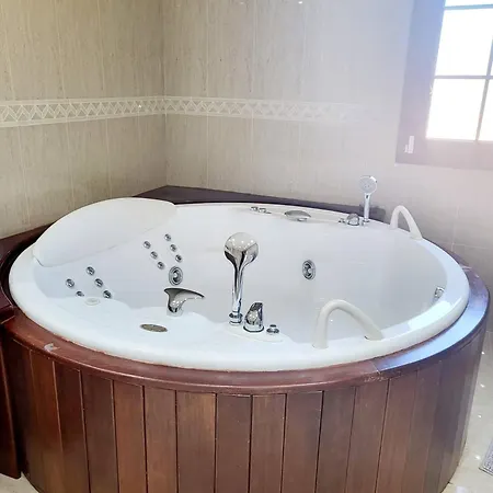 فيلة Enjoy House With Large Pool & Jacuzzi