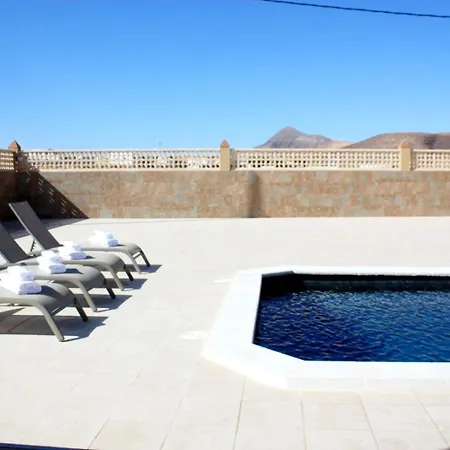 Enjoy House With Large Pool & Jacuzzi