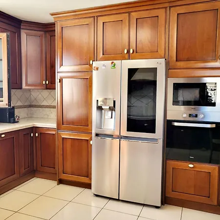 Enjoy House With Large Pool & Jacuzzi Villa