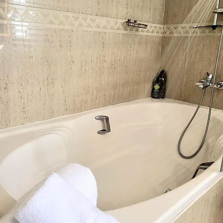 Villa Enjoy House With Large Pool & Jacuzzi *