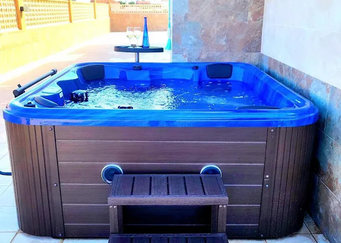 Enjoy House With Large Pool & Jacuzzi