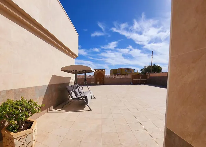 Enjoy House With Large Pool & Jacuzzi Los Estancos