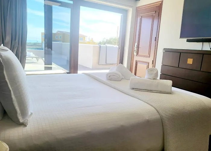 ヴィラ Enjoy House With Large Pool & Jacuzzi