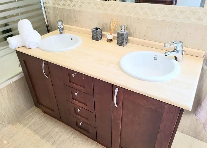 Enjoy House With Large Pool & Jacuzzi