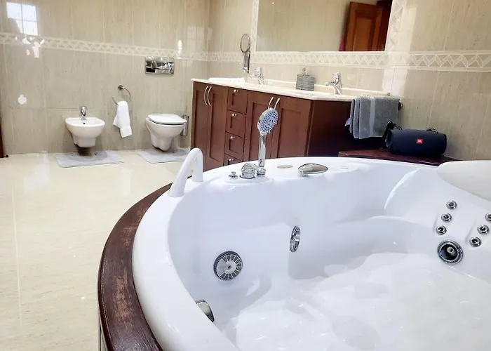 ヴィラ Enjoy House With Large Pool & Jacuzzi *