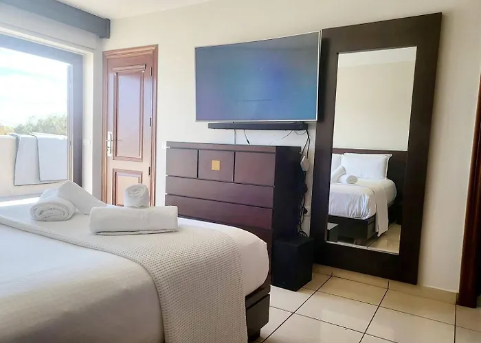 Enjoy House With Large Pool & Jacuzzi