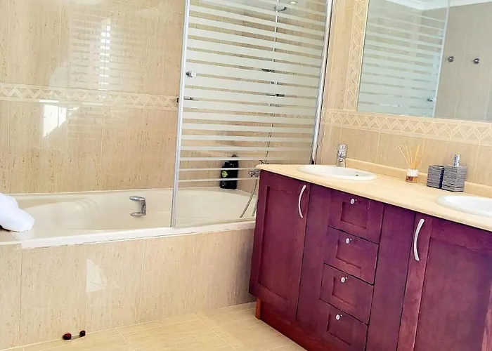 ヴィラ Enjoy House With Large Pool & Jacuzzi *