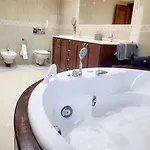 וילה Enjoy House With Large Pool & Jacuzzi *